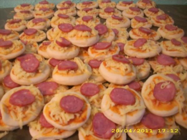100 mini pizzas